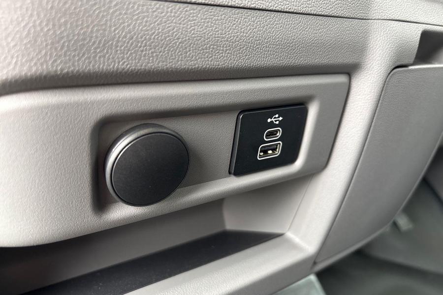 Ford E-TRANSIT CUSTOM Photo 22fc2379-dedc-47b8-95ea-7ce628495e57.jpg