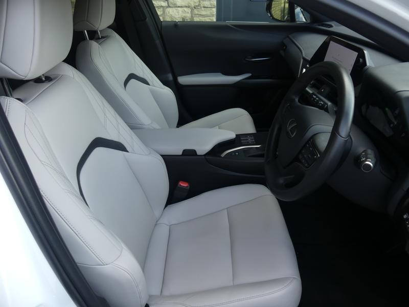 Lexus UX Photo 2314bf15-bd72-4730-84f0-10c010dbfce6.jpg