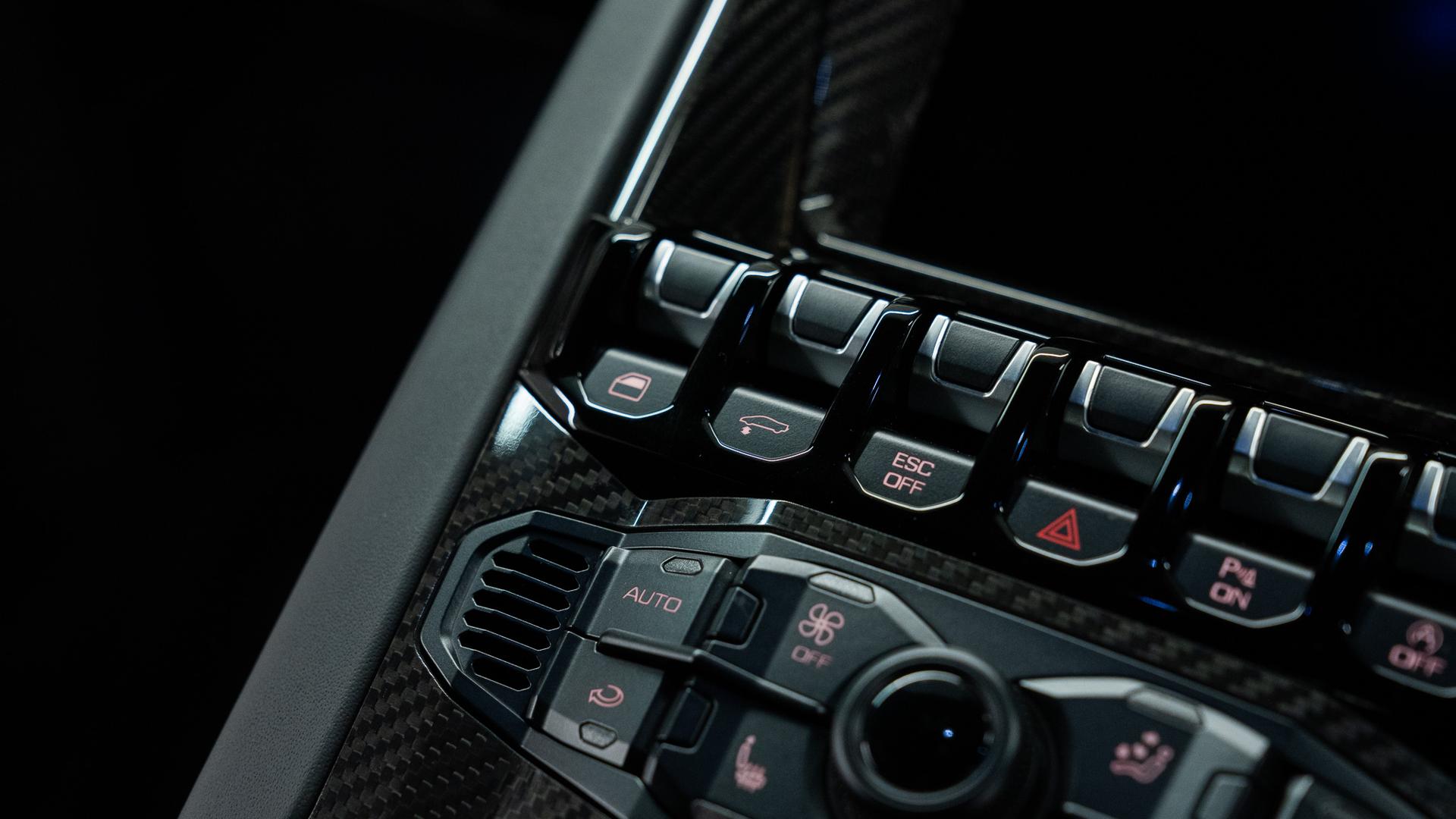 LAMBORGHINI Aventador Photo 2315d793-27b2-4d83-b8f1-cfc43f3d46ea.jpg