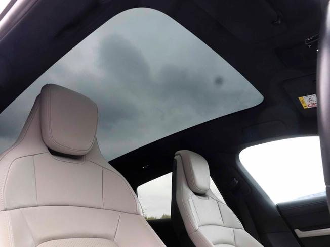 PORSCHE Taycan Photo 18