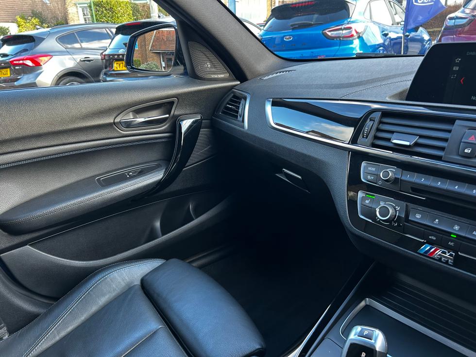 BMW 1 Series Photo 233b47ae-df4b-4766-a149-e161aa9bf98d.jpg
