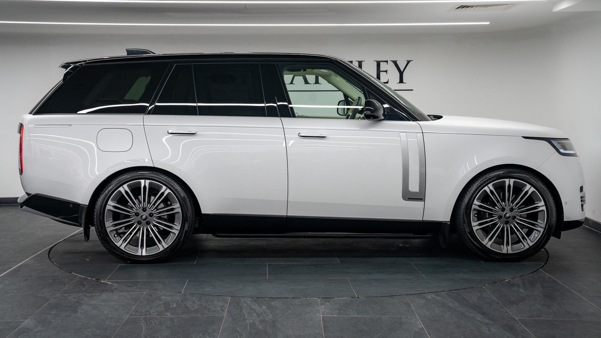 Land Rover Range Rover Photo 235eee4b-2a45-47df-8669-028336806a31.jpg