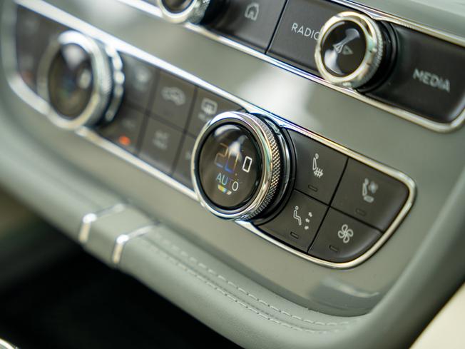 BENTLEY Bentayga Photo 32
