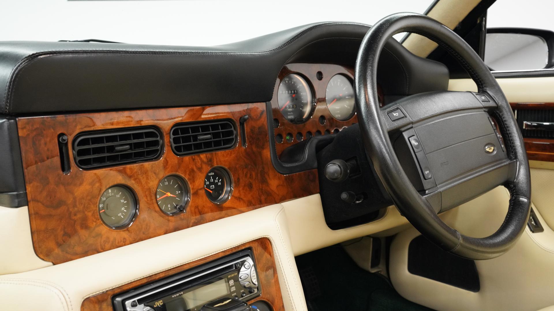 Aston Martin Virage Photo 237d16ae-d19b-4b14-add0-fbfe45c8aeaa.jpg