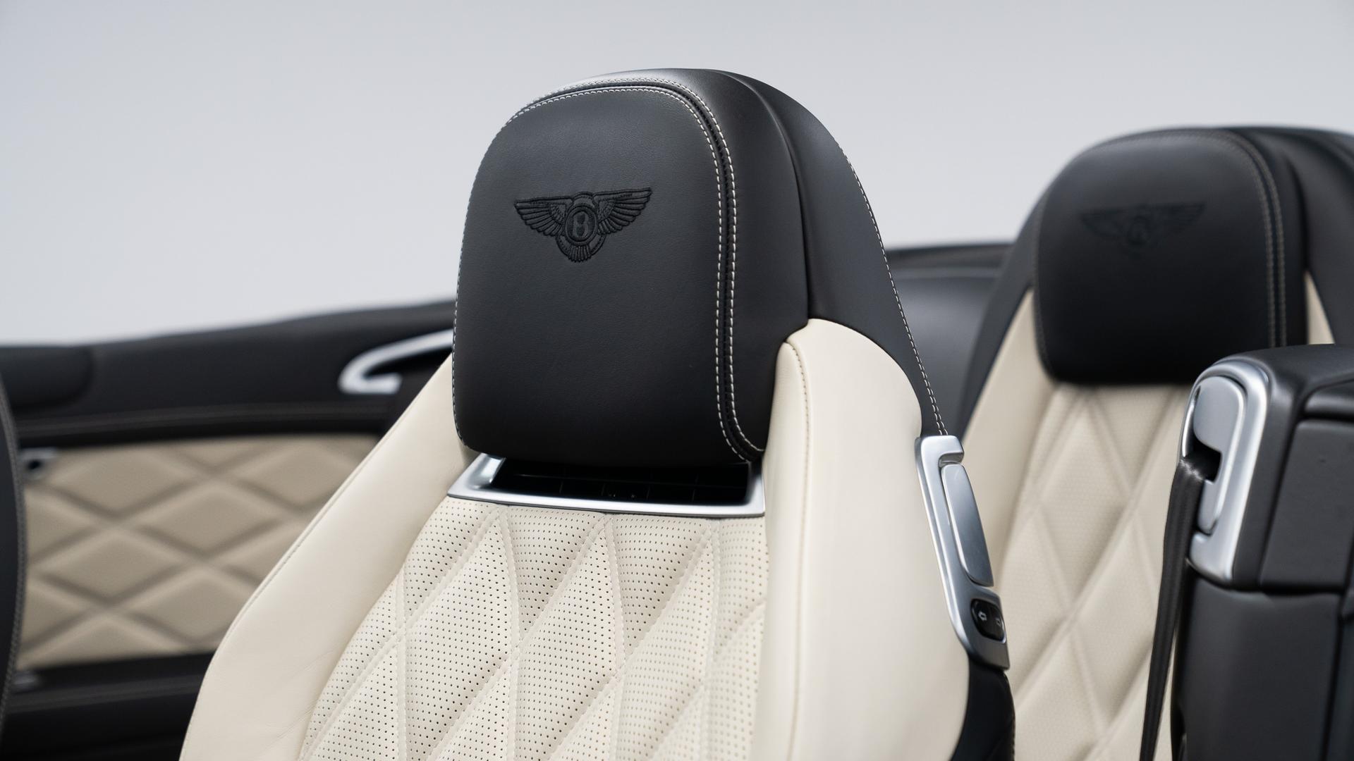 Bentley Continental GTC Photo 239ee5d9-ebbc-4a3e-aac8-31db80e4f011.jpg