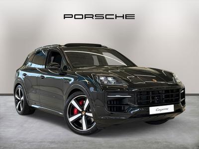 2026 PORSCHE Cayenne Cayenne S E-Hybrid Black Editi at JCT600