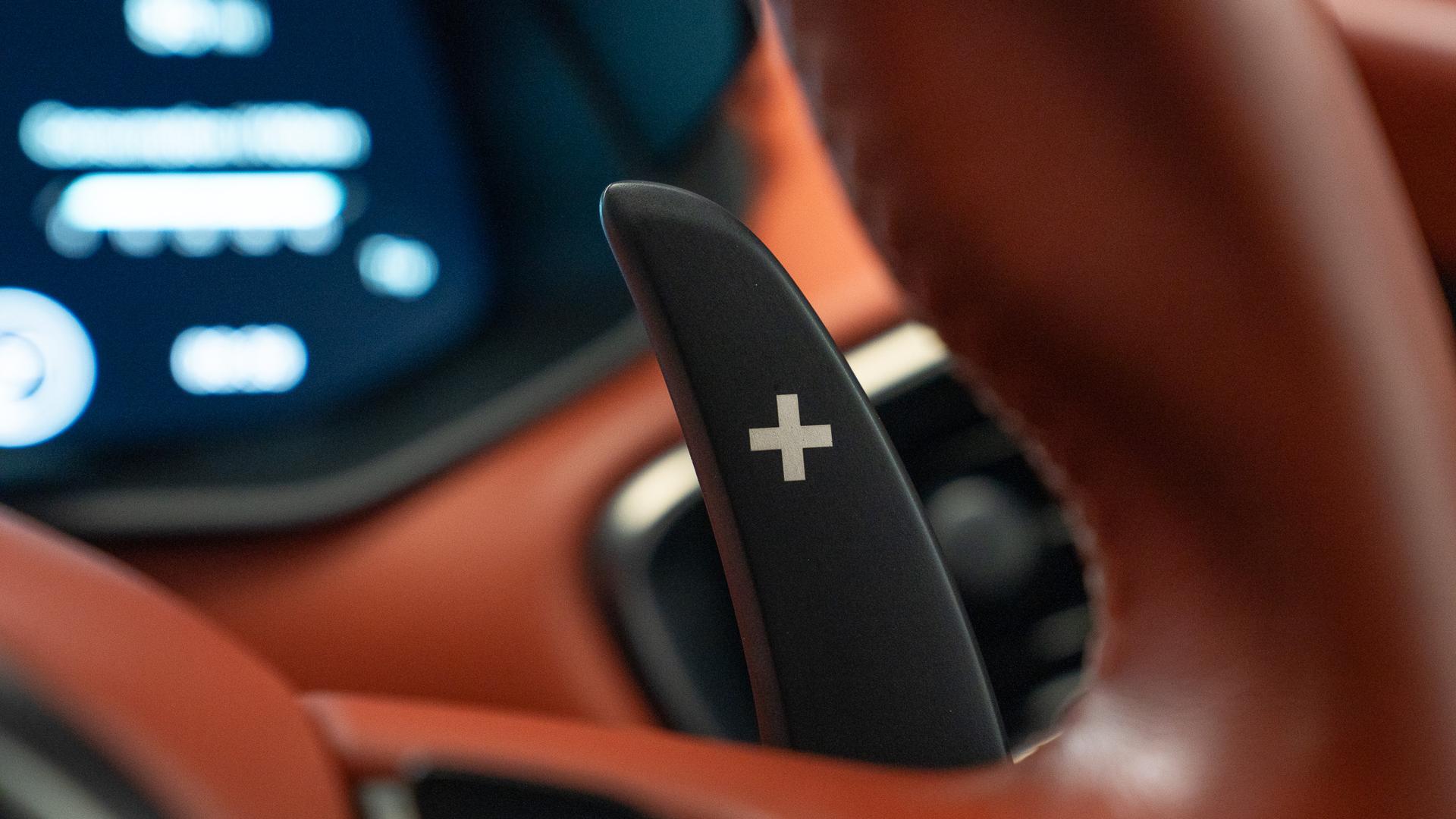 Aston Martin DBS Photo 23ad0163-29c5-436a-857e-10d8b4c36a8e.jpg