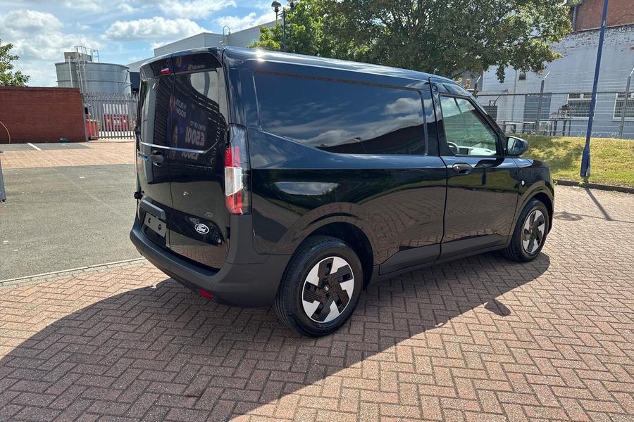 Ford E-TRANSIT COURIER Photo 23b0c8b5-f38f-4ae0-924a-f6c23b9c8f50.jpg