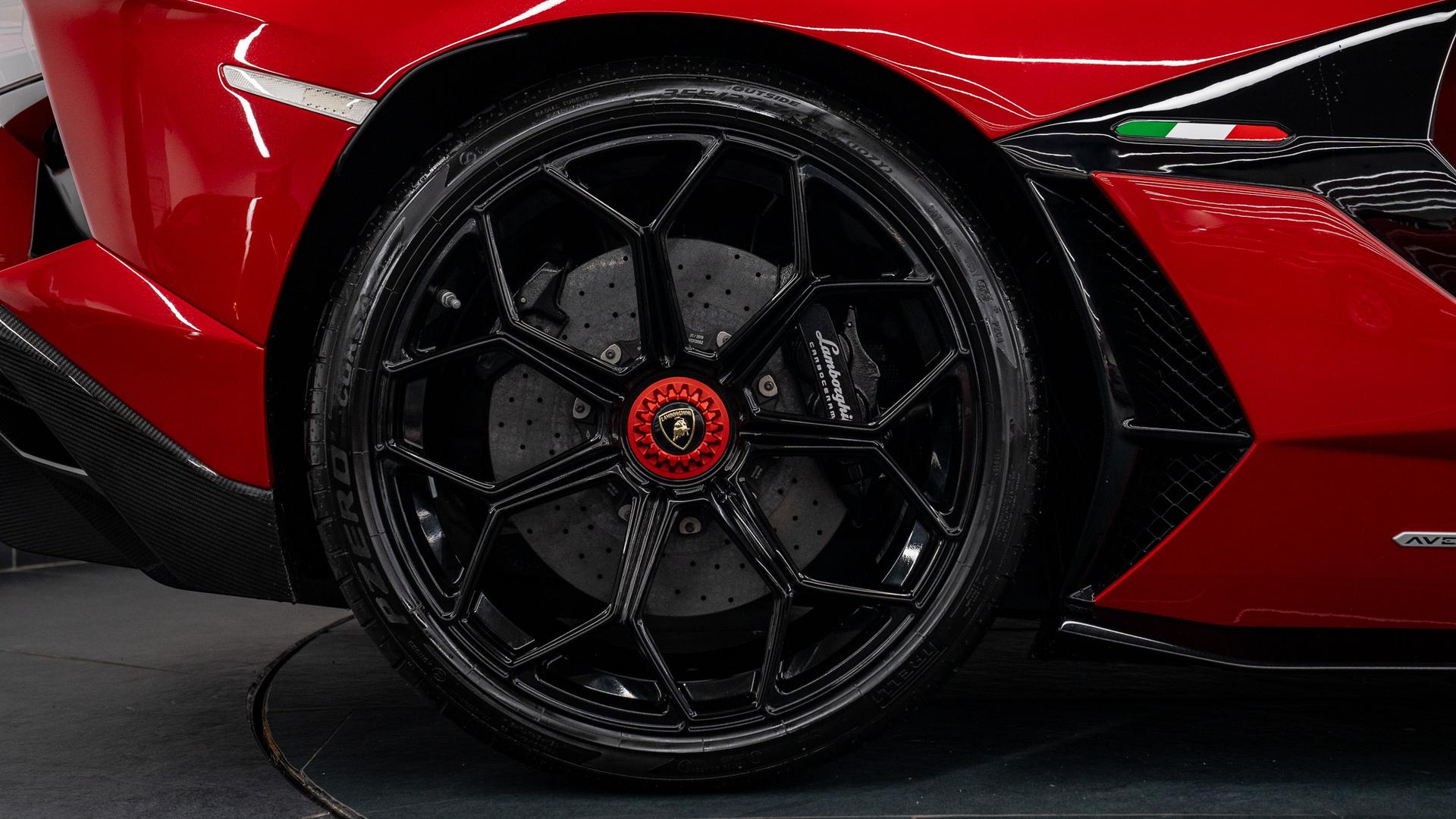 LAMBORGHINI Aventador Photo 23b80c64-9361-41cb-a558-452f825da677.jpg
