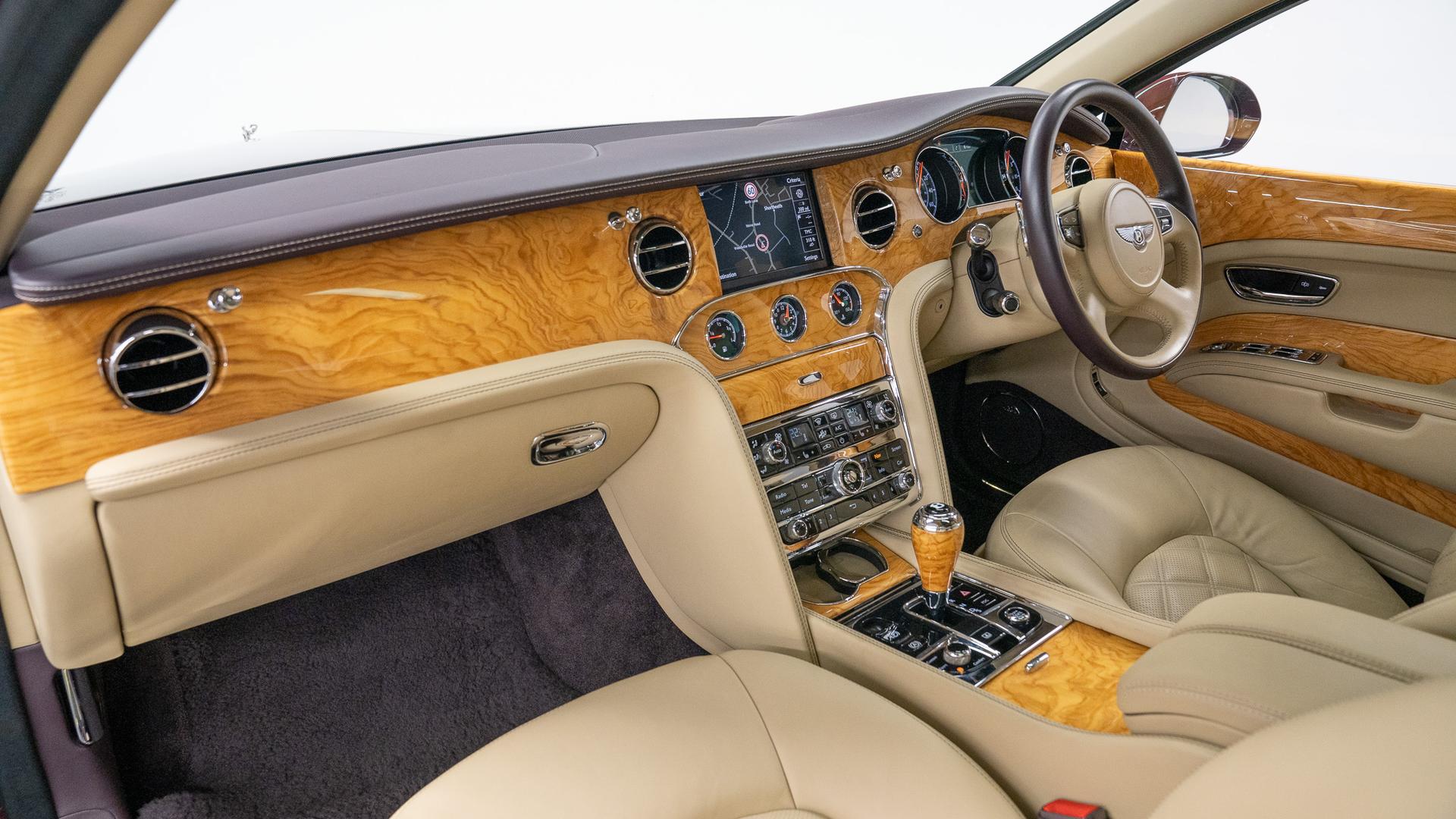Bentley Mulsanne Photo 23dfda60-a518-46b8-a68c-686535aecddf.jpg