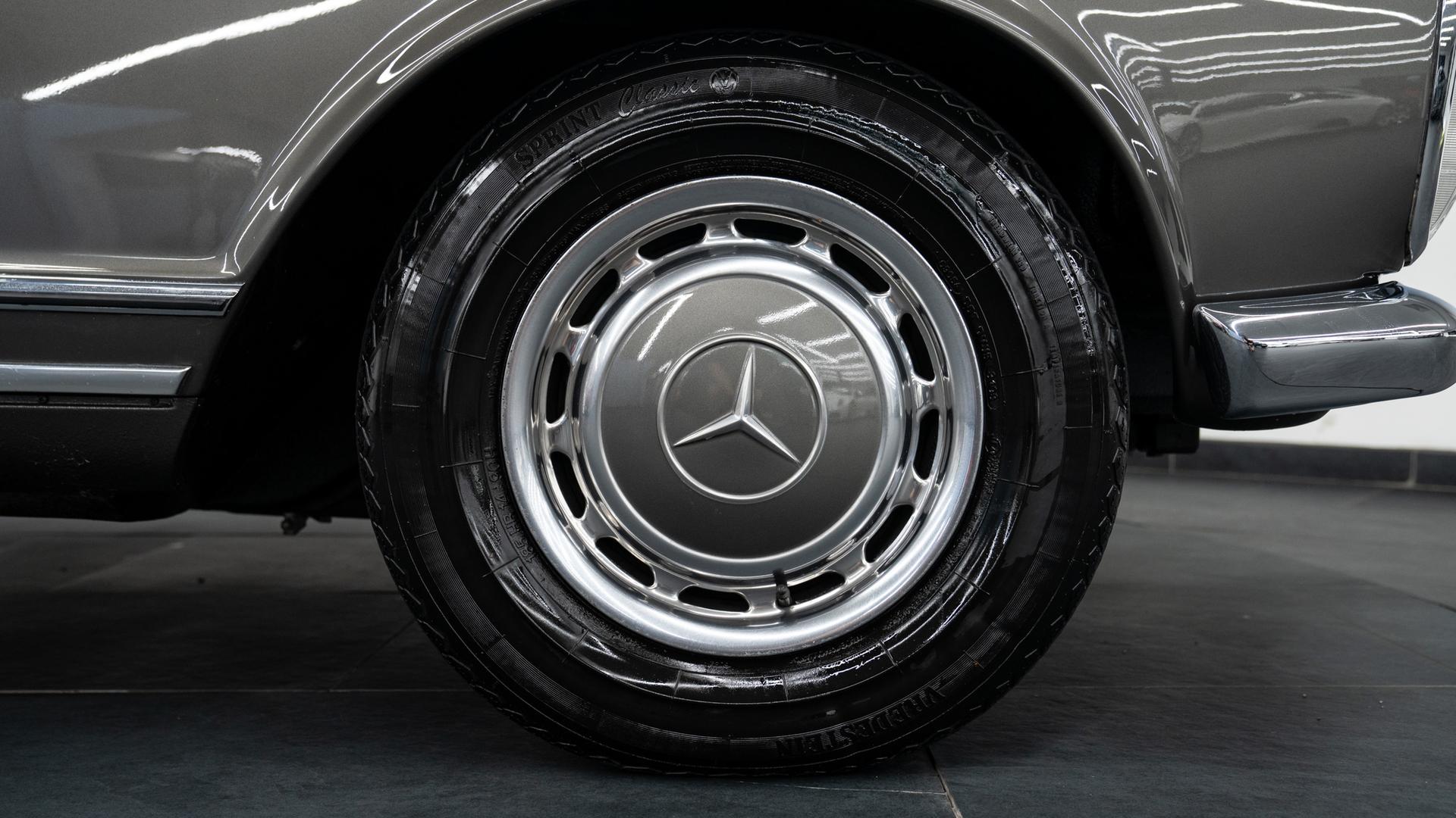 Mercedes-Benz 280 SL Photo 23e95849-5bbf-47e4-9cc4-e34b5d64a100.jpg