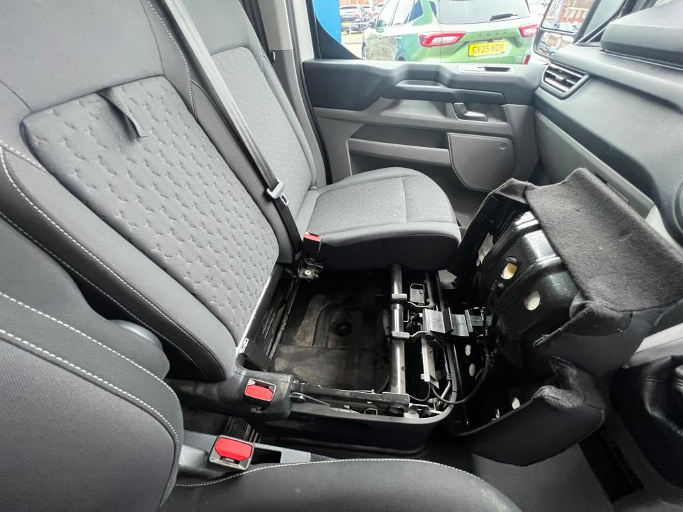 Ford Transit Custom Photo 24006620-4ce1-4f10-8d9d-7587e2145211.jpeg