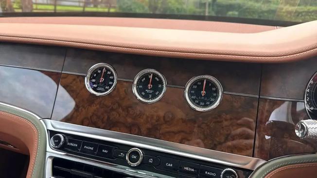 BENTLEY Flying Spur Photo 26