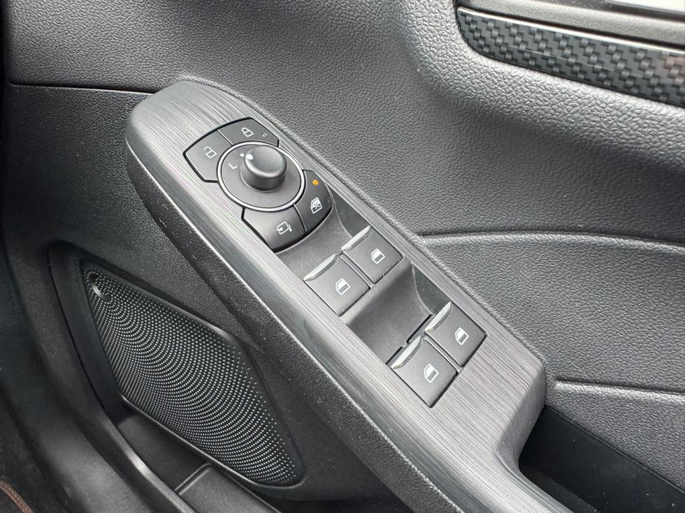 Ford Kuga Photo 241a7bfd-16d3-4d1c-bdfa-04f5d751a773.JPEG