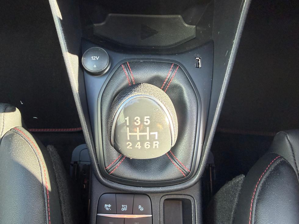 Ford Fiesta Photo 24321418-6841-4017-8ce2-e7e246e5e574.jpeg