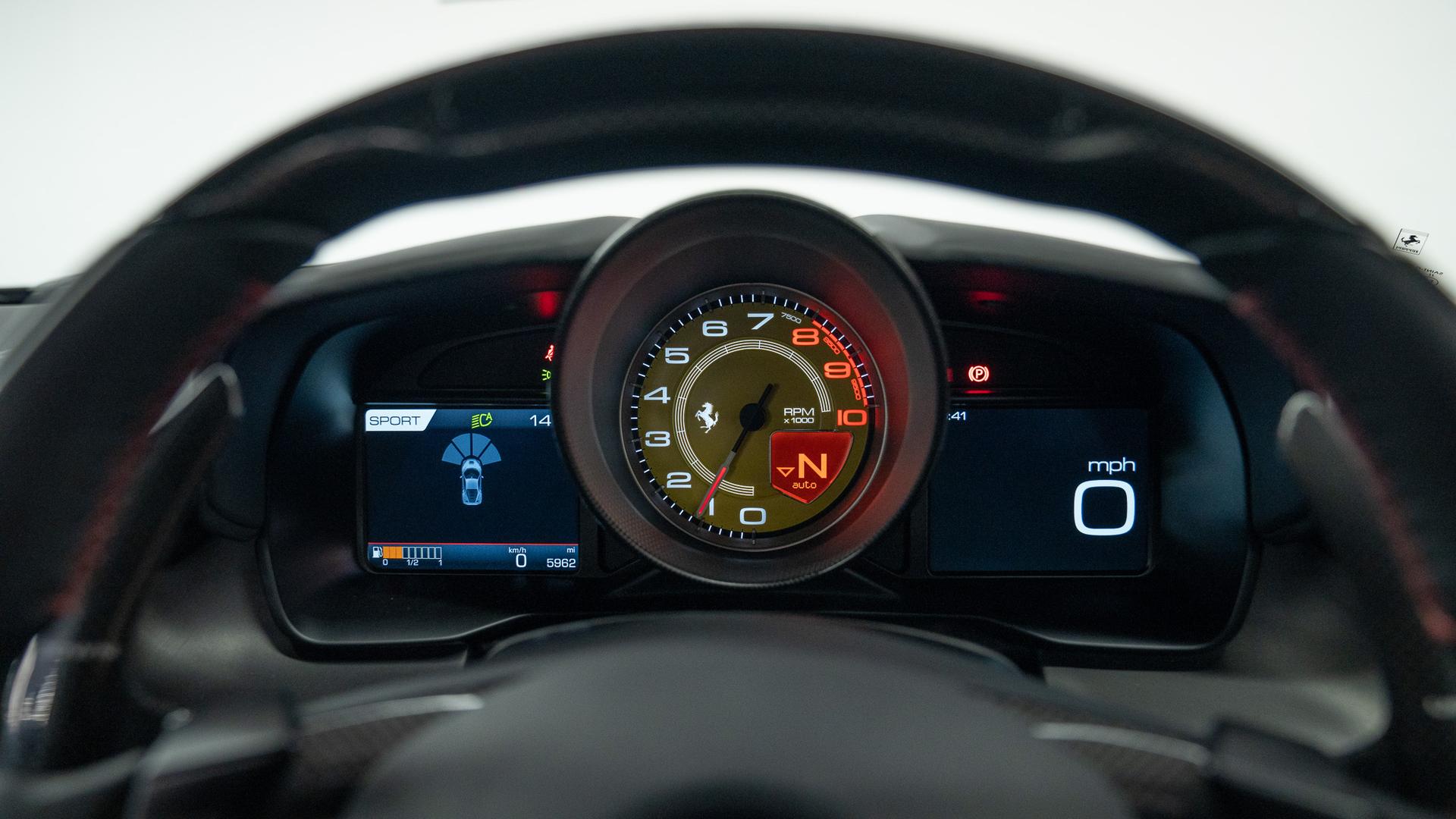 Ferrari F8 Photo 2449100a-3c9b-44ed-84ea-28ab434a3fc6.jpg