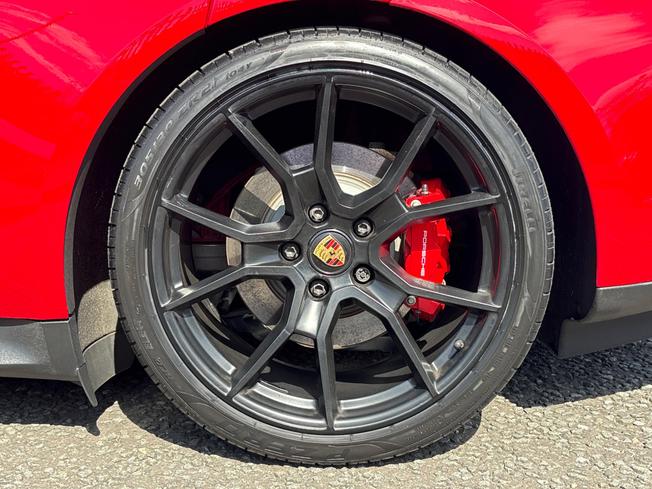 PORSCHE Taycan Photo 14