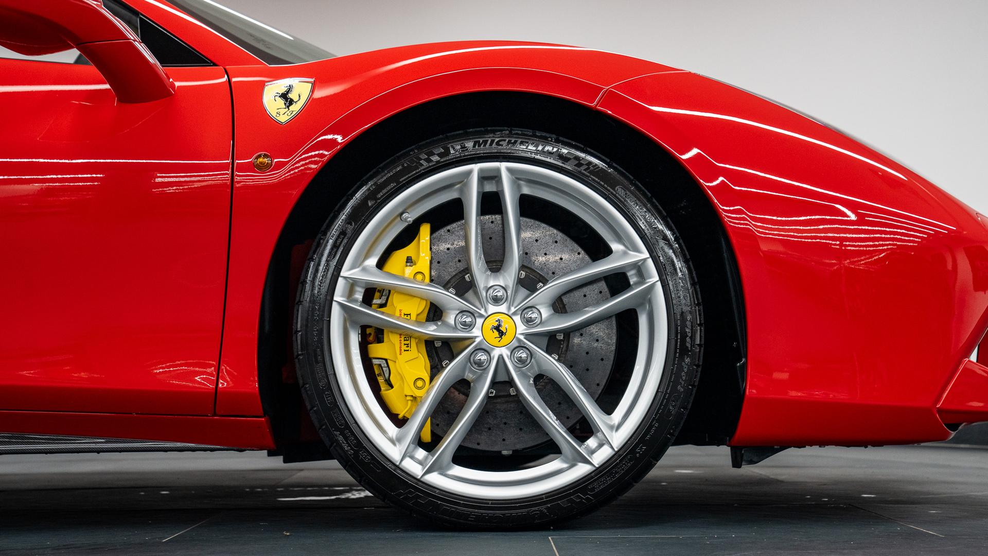 Ferrari 488 Photo 246b00b0-97e1-4d6f-a2ed-d81a4179390b.jpg