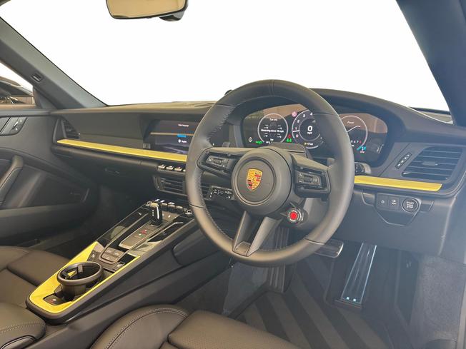 PORSCHE 911 Photo 18