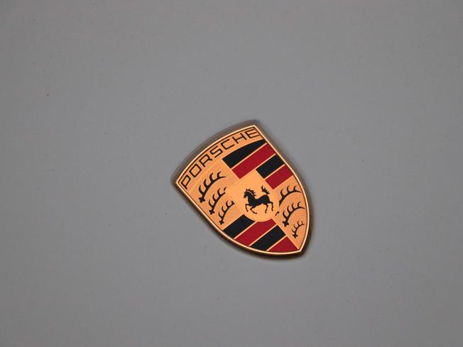PORSCHE Taycan Photo 11