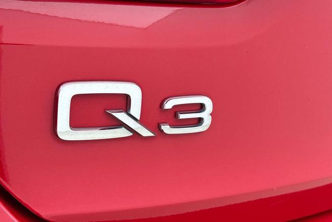 AUDI Q3 Photo 21
