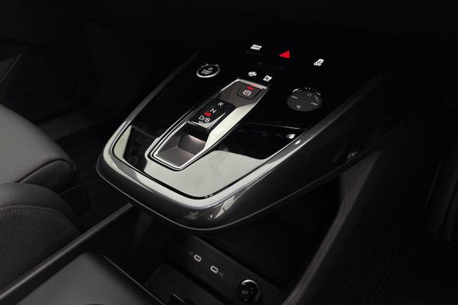 AUDI  Q4 Photo 31