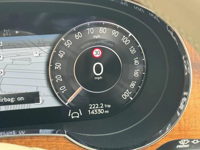 BENTLEY Bentayga Photo 25