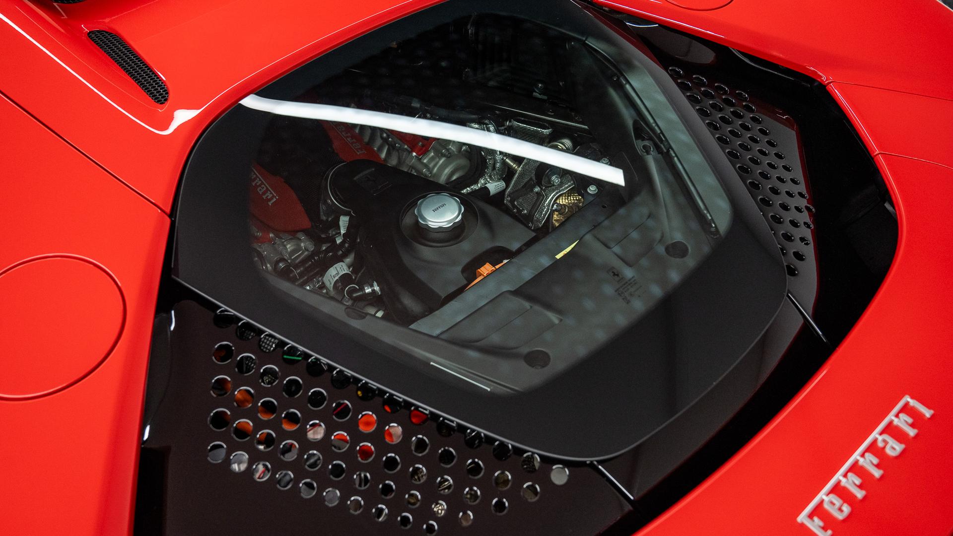 Ferrari SF90 Photo 249e5dde-0841-4cc1-a2c6-1830163c8c73.jpg