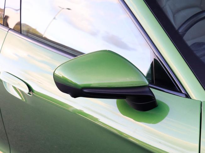 PORSCHE Taycan Photo 9