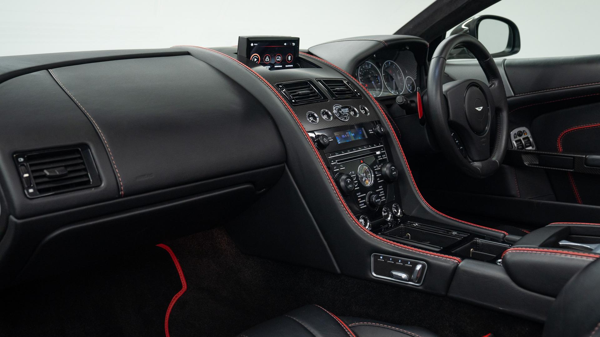 Aston Martin DB9 Photo 24bdb306-3a85-40d6-853b-a7169836c787.jpg