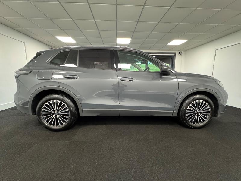 Volkswagen Tiguan Photo 24dc1e18-db71-49ea-8be9-2606082841c1.jpg