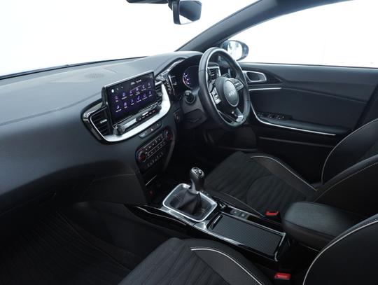 Kia ProCeed Photo 24f1357a-c84d-48fe-972c-be38054dd035.jpg