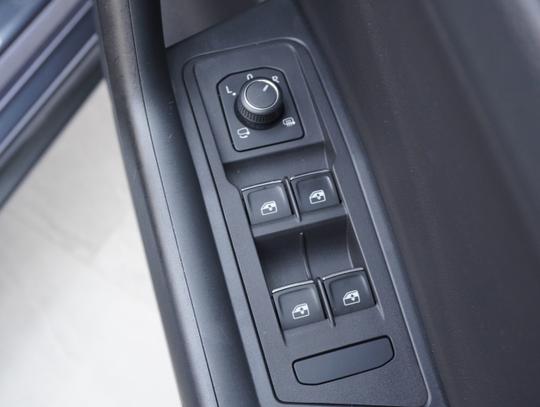 Volkswagen T-Roc Photo 24f19cb5-2dbd-45d9-9199-dbd8d2d7837a.jpg