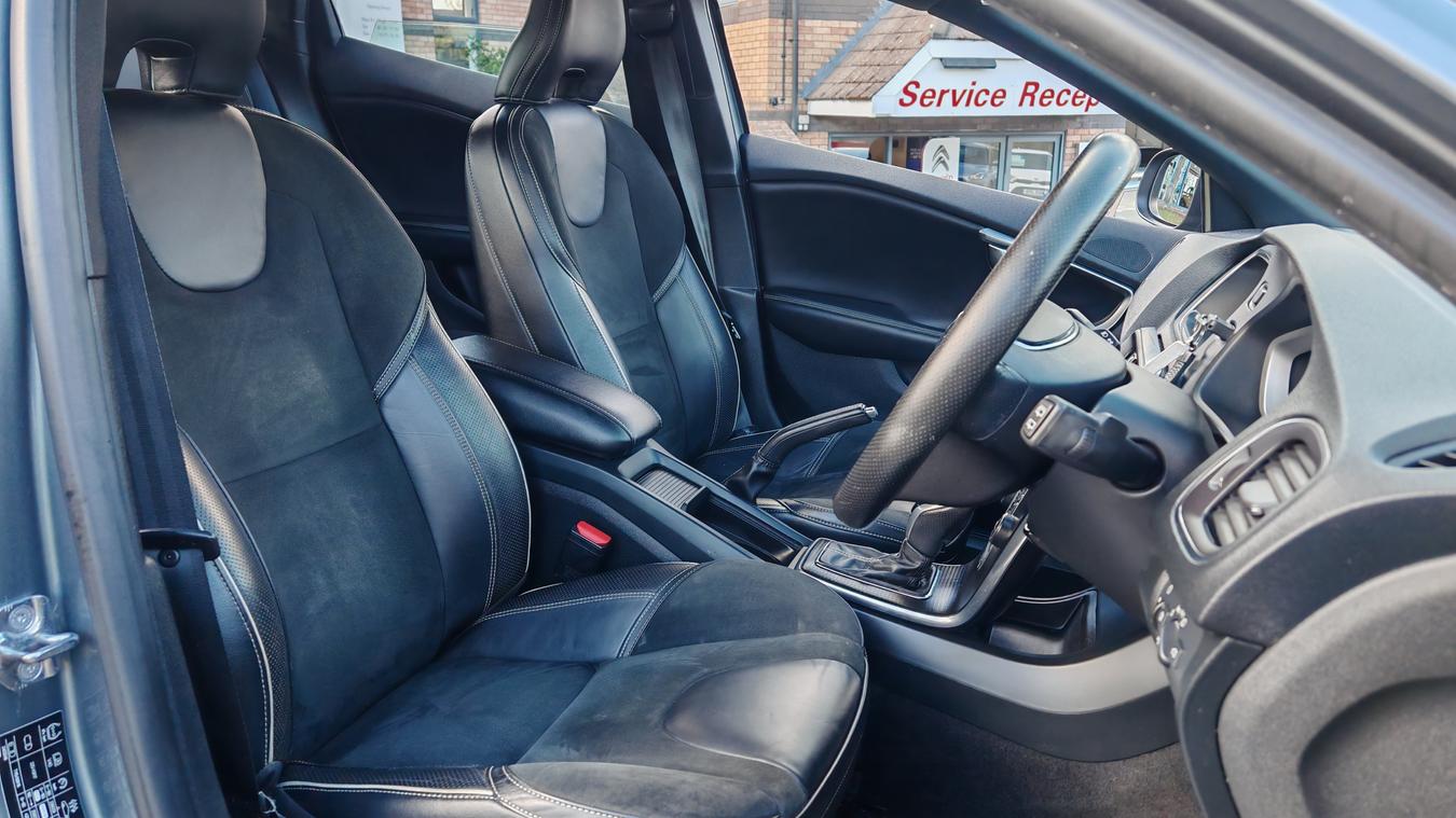 Used Volvo V40 EO66TKE 9