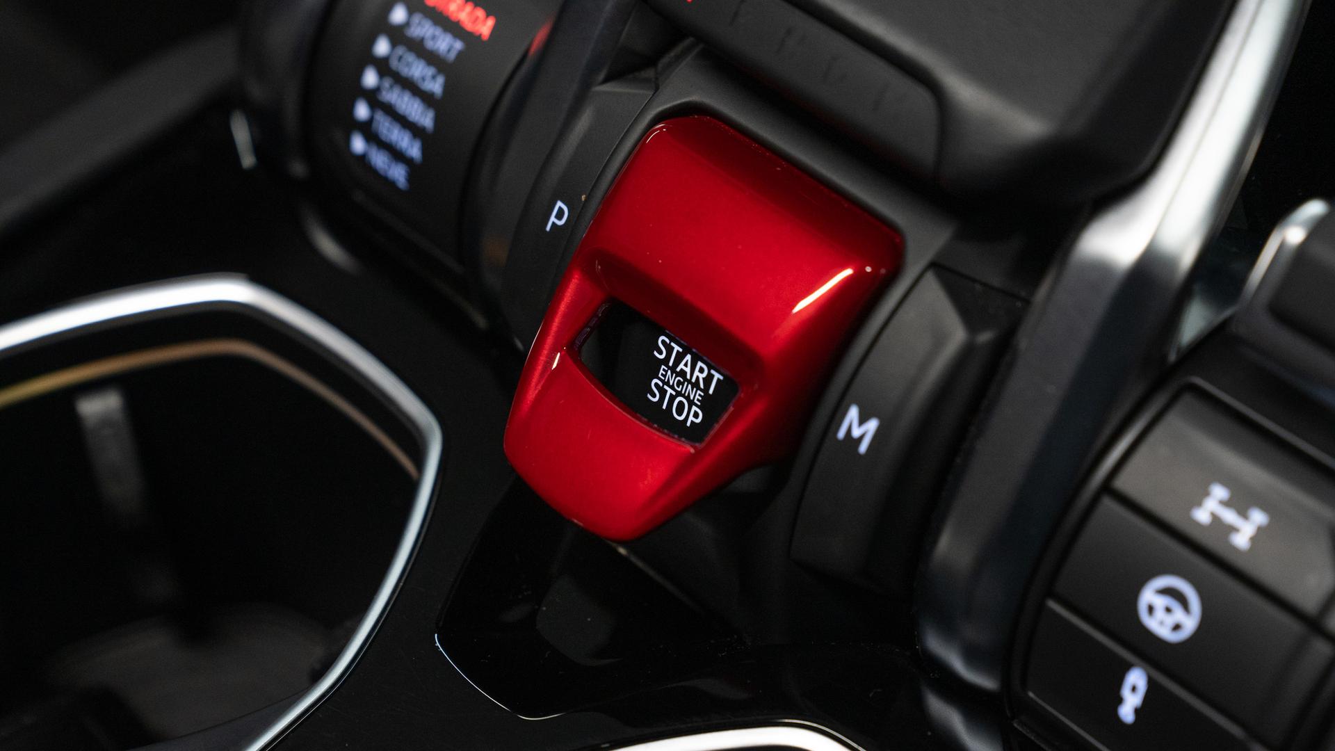 LAMBORGHINI Urus Photo 250e2630-5b46-4507-bd1f-aa5367f27bb9.jpg