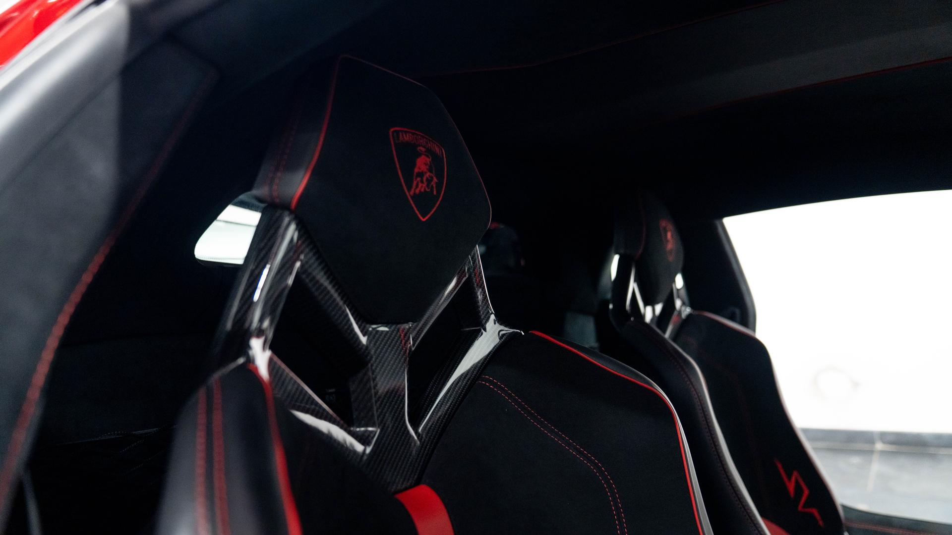 LAMBORGHINI Aventador Photo 251cf683-8c5f-4bb6-9ad5-edb0ab3d5056.jpg