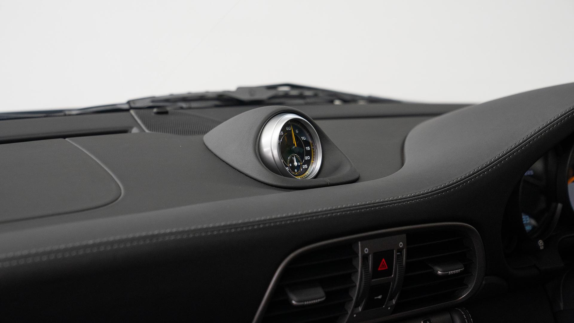 Porsche 911 Photo 25316b98-2c4e-4180-a247-9a41bd4f653b.jpg