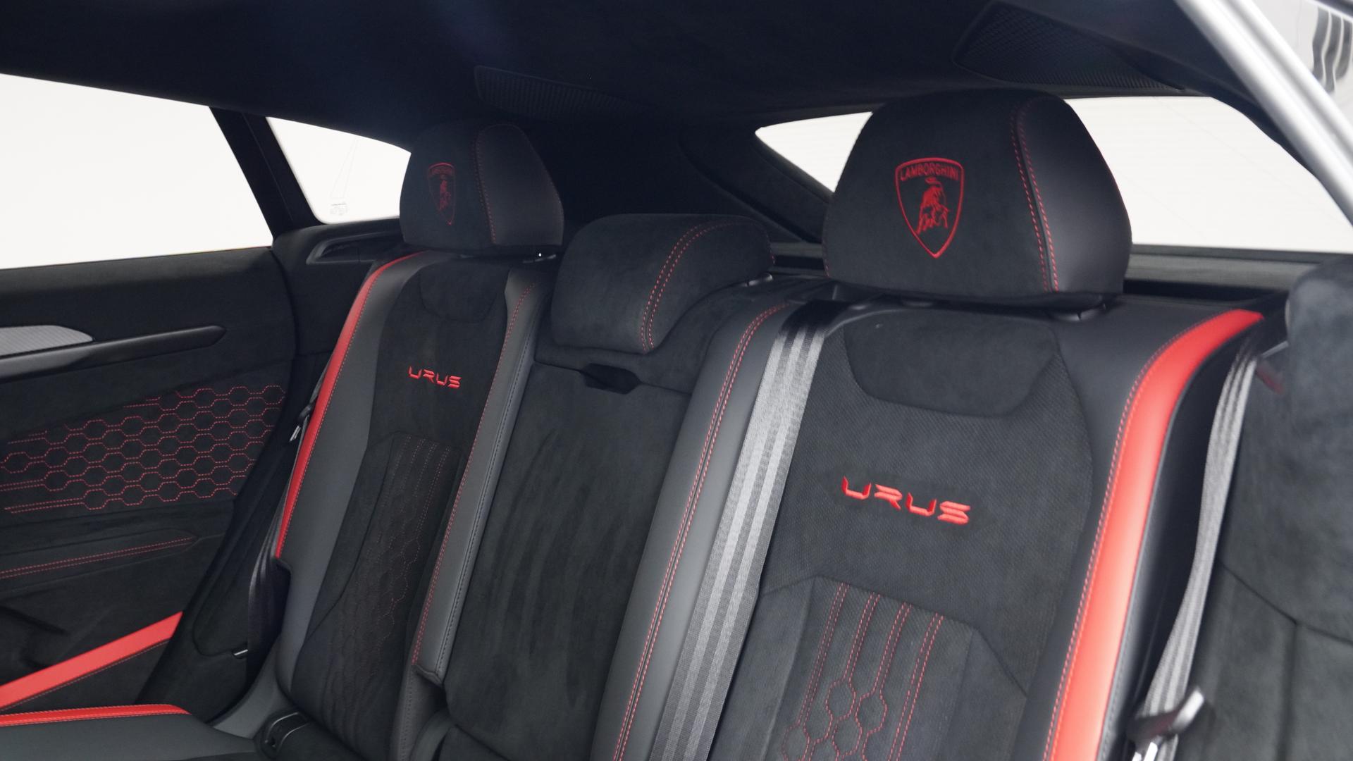 LAMBORGHINI Urus Photo 2545a1f1-6936-48c1-a5c4-ac45f2fd5978.jpg