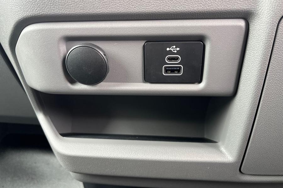 Ford TRANSIT CUSTOM Photo 254b636b-c8de-41e6-ac2f-862d562193b2.jpg