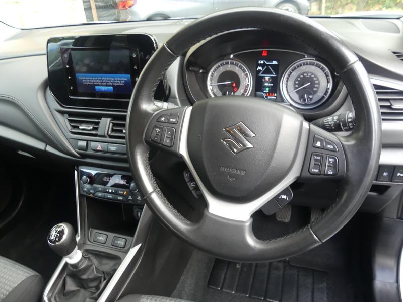 Suzuki S-Cross Photo 254bb49d-50fb-4acc-8893-15075c3a0d33.jpg