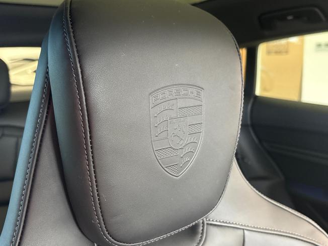PORSCHE Taycan Photo 15