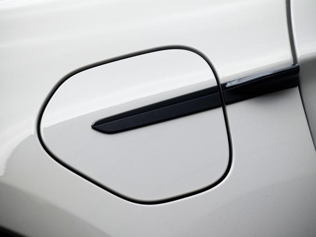 PORSCHE Taycan Photo 13
