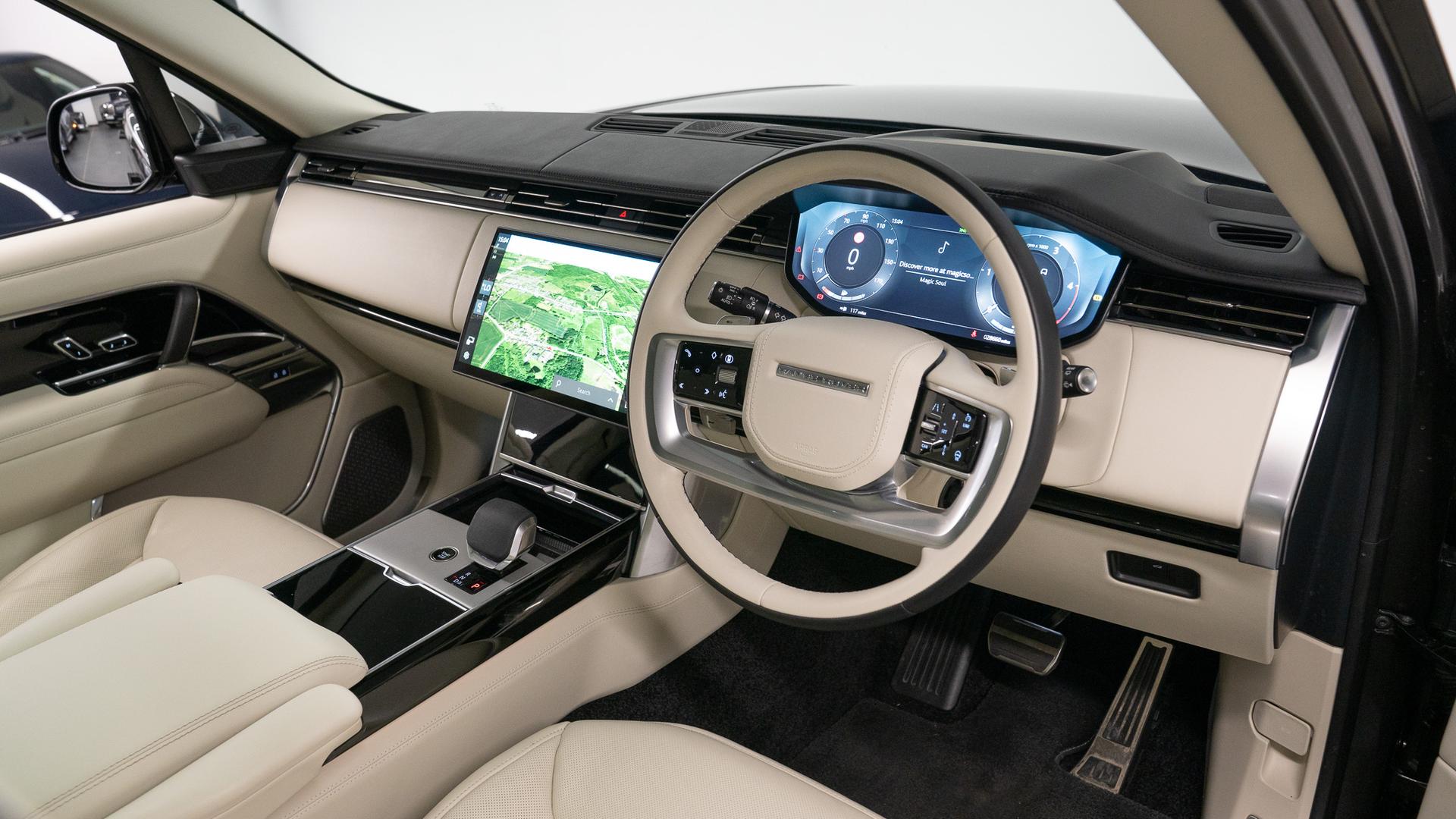 Land Rover Range Rover Photo 25bde19c-95a9-420d-9f57-a35bc9929bd0.jpg