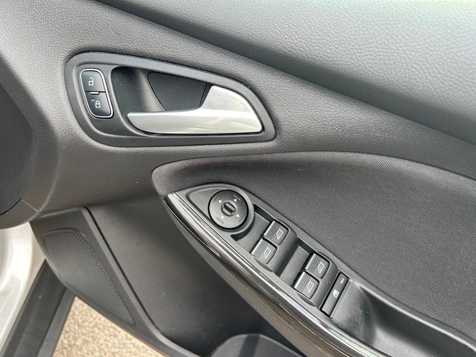 Ford Focus Photo 25beb7ce-c878-4976-b029-9bf4c8947978.jpeg