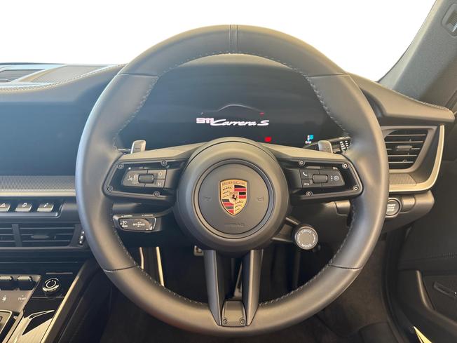 PORSCHE 911 Photo 17