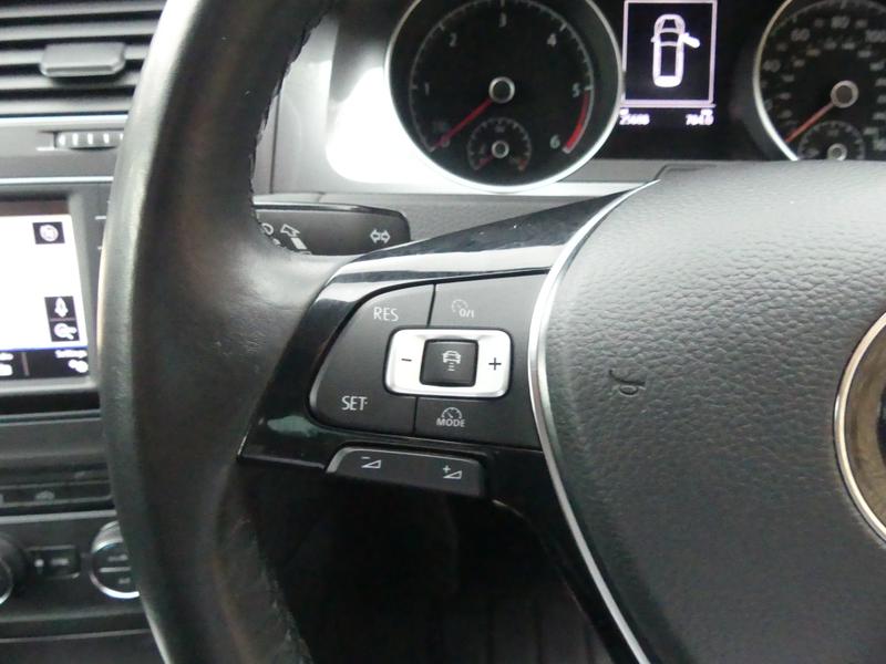 Volkswagen Golf Photo 25c0b178-ddbc-47fb-8224-14110a68fddc.jpg