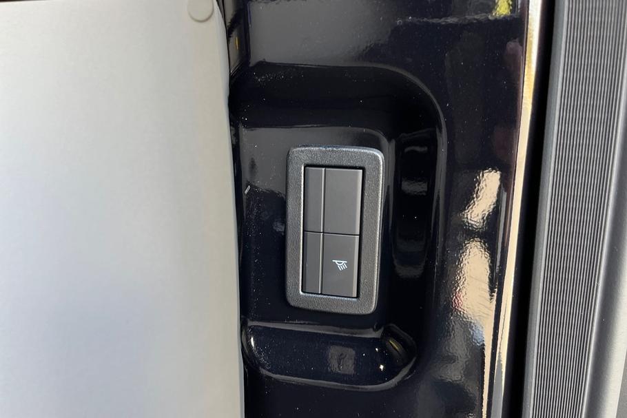 Used Ford TRANSIT CUSTOM L2DCIVSPORT1 18