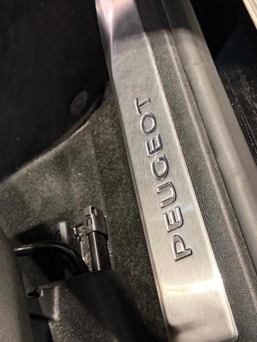 Peugeot 3008 Photo 25ce0e88-5bca-4207-8ba4-3044ad8bd210.jpeg