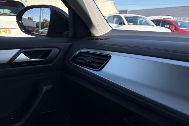 Volkswagen T-Roc Photo 28