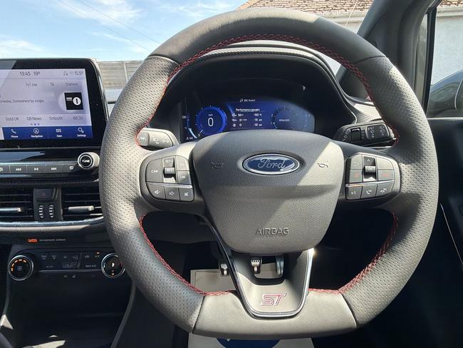Ford FIESTA Photo 25e458e8-2e3d-4ebf-a836-286260eefebb.jpg
